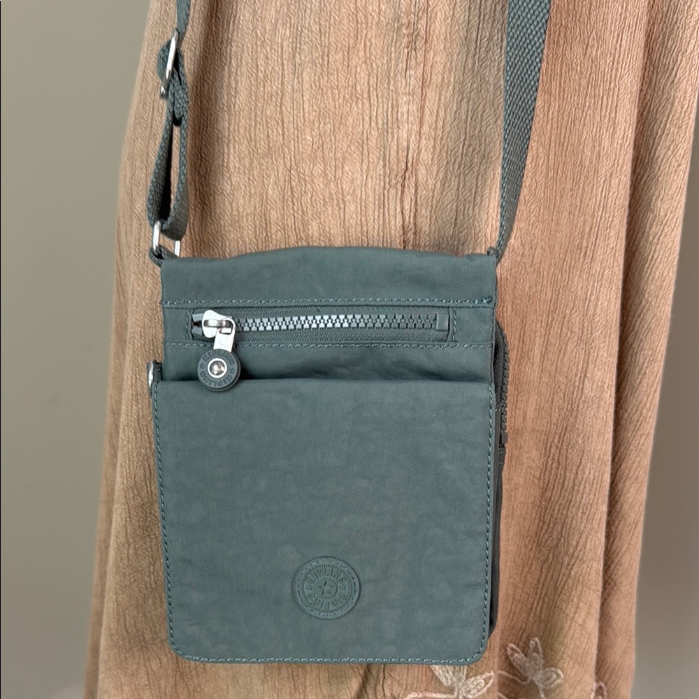Kipling Nylon Crossbody Purse Like New
